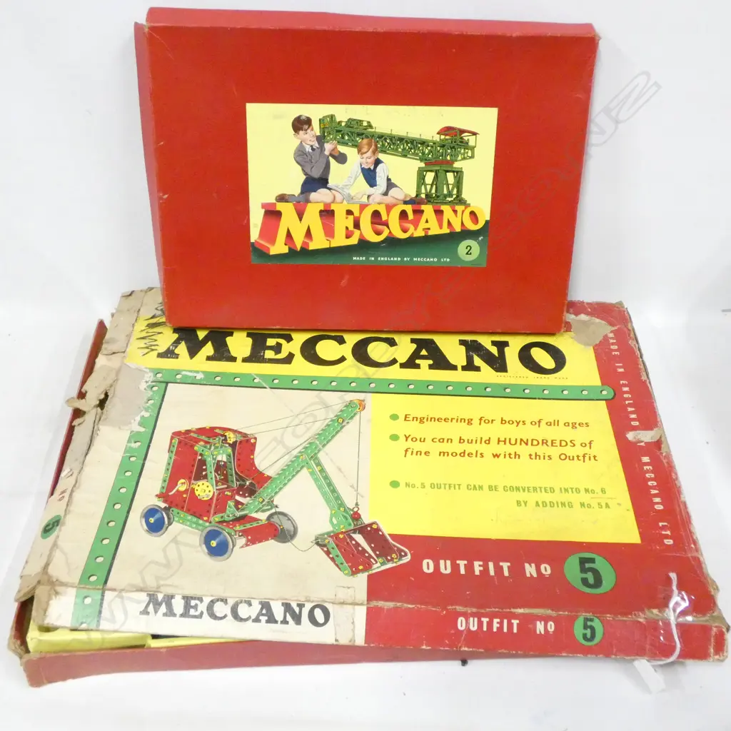 BOX MECCANO OUTFIT NO. 5. INCOMPLETE (IN ORIGINAL BOX) + MIXED BOX MECCANO INSTRUCTION BOOKLETS Image 1++
